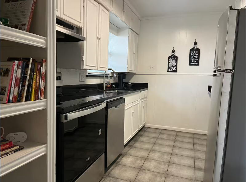 1710 Elmwood Blvd - Photo 3 of 12