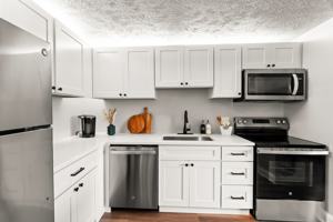 featured image of 1120 Fox Hill Dr