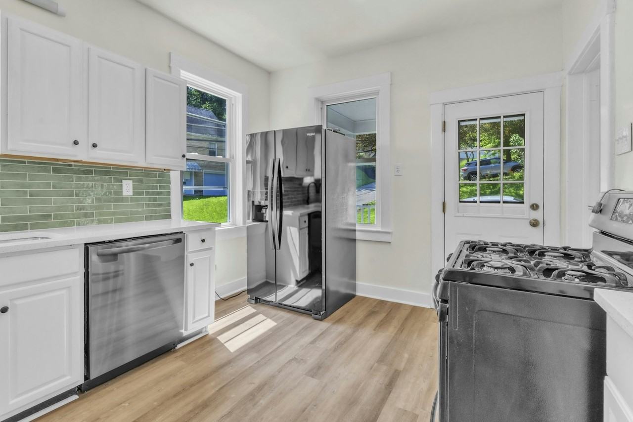 2220 Hayson Ave - Photo 2 of 31