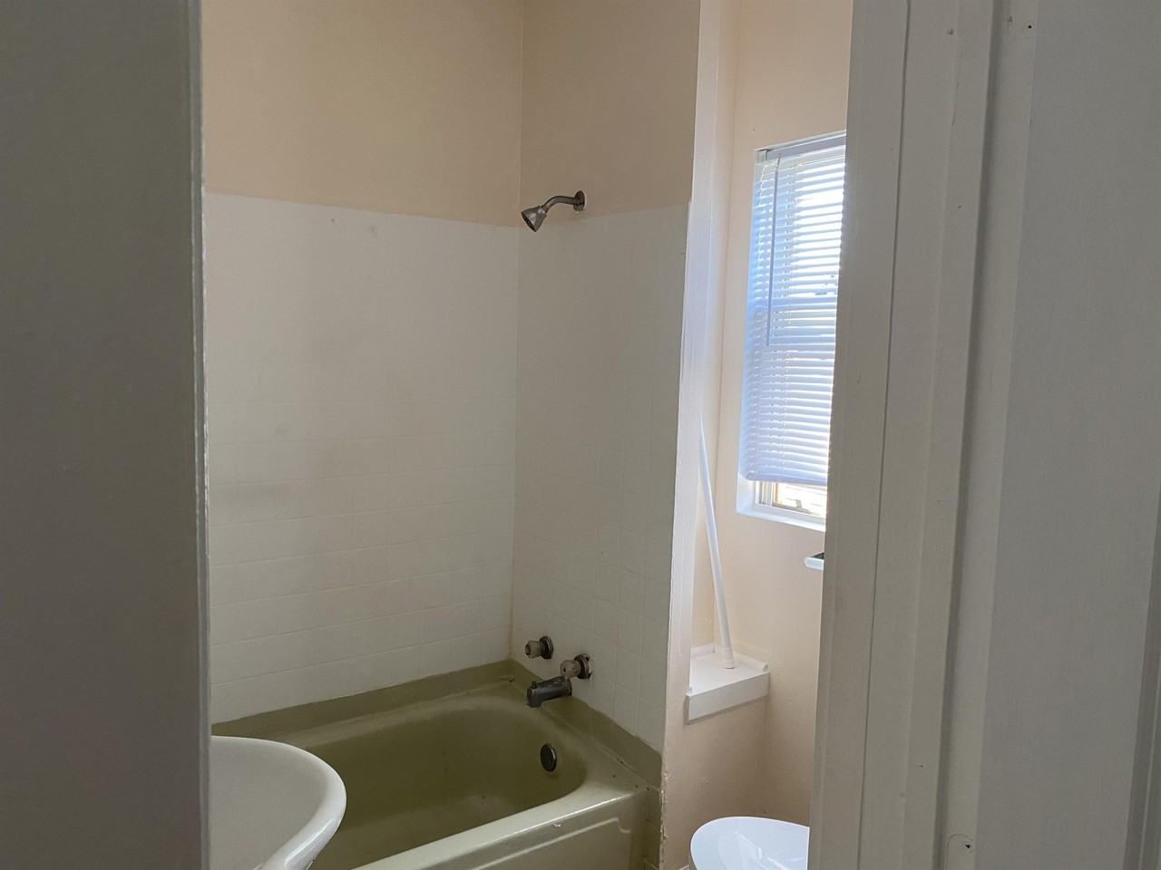 4911 Homerlee Avenue Unit#2R - Photo 2 of 7