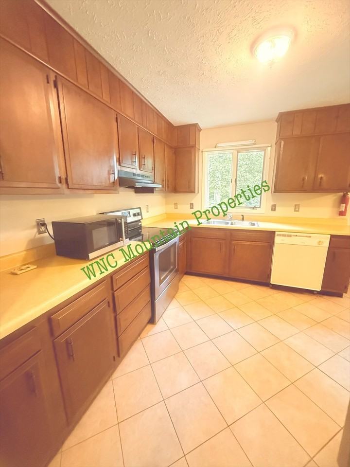 Forsythia - 118 - Photo 2 of 12