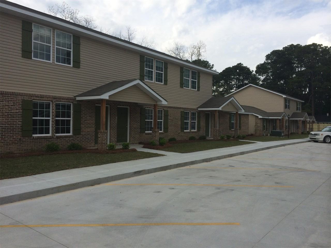 Creekside Villas - Photo 4 of 44