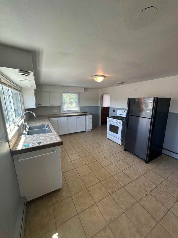 165 Jay Street - Photo 3 of 10