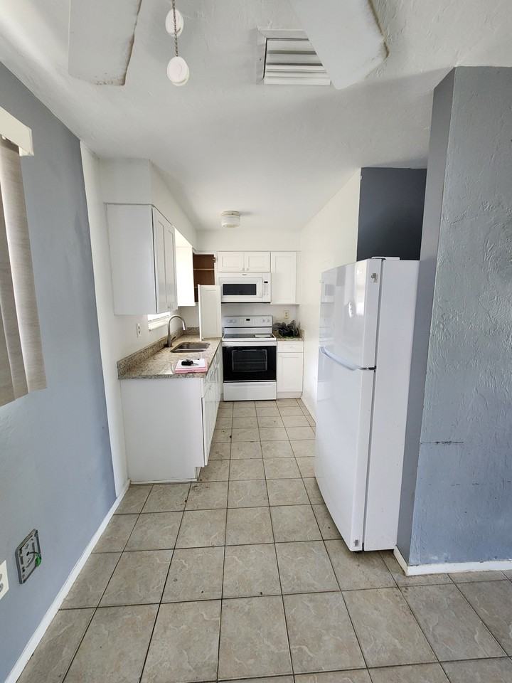 608 SE 46TH TER (8) Plex - Photo 5 of 10