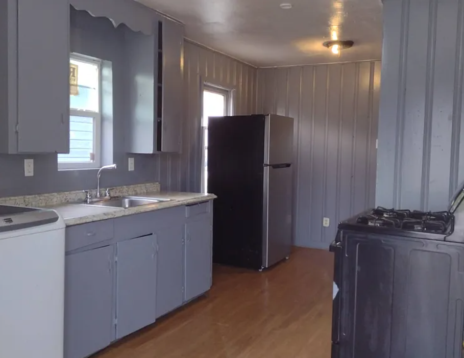 3102 Christie St - Photo 4 of 19