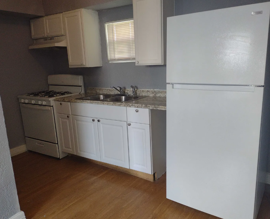 3102 Christie St - Photo 7 of 19