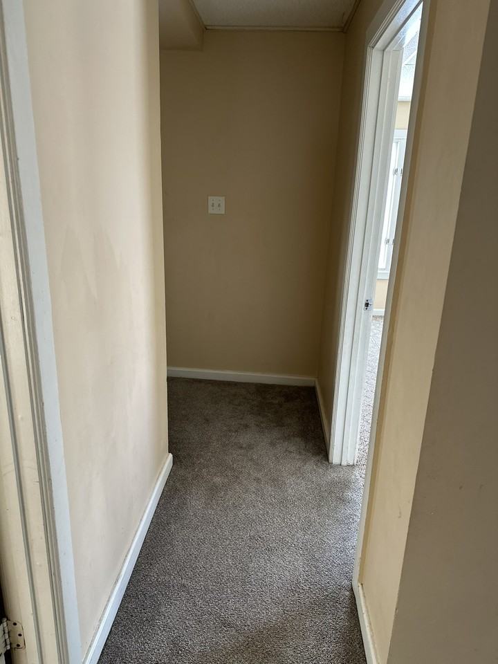 1109 S Carrol Avenue - Photo 2 of 10