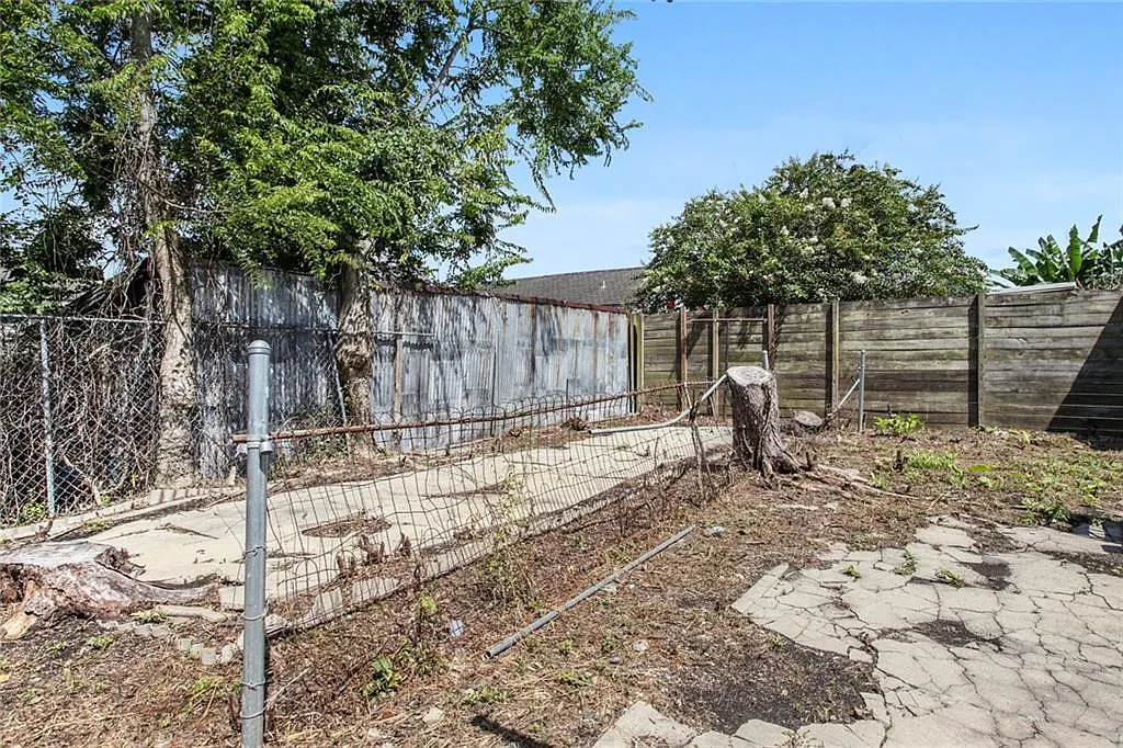 2117 Marais Street - Photo 3 of 20