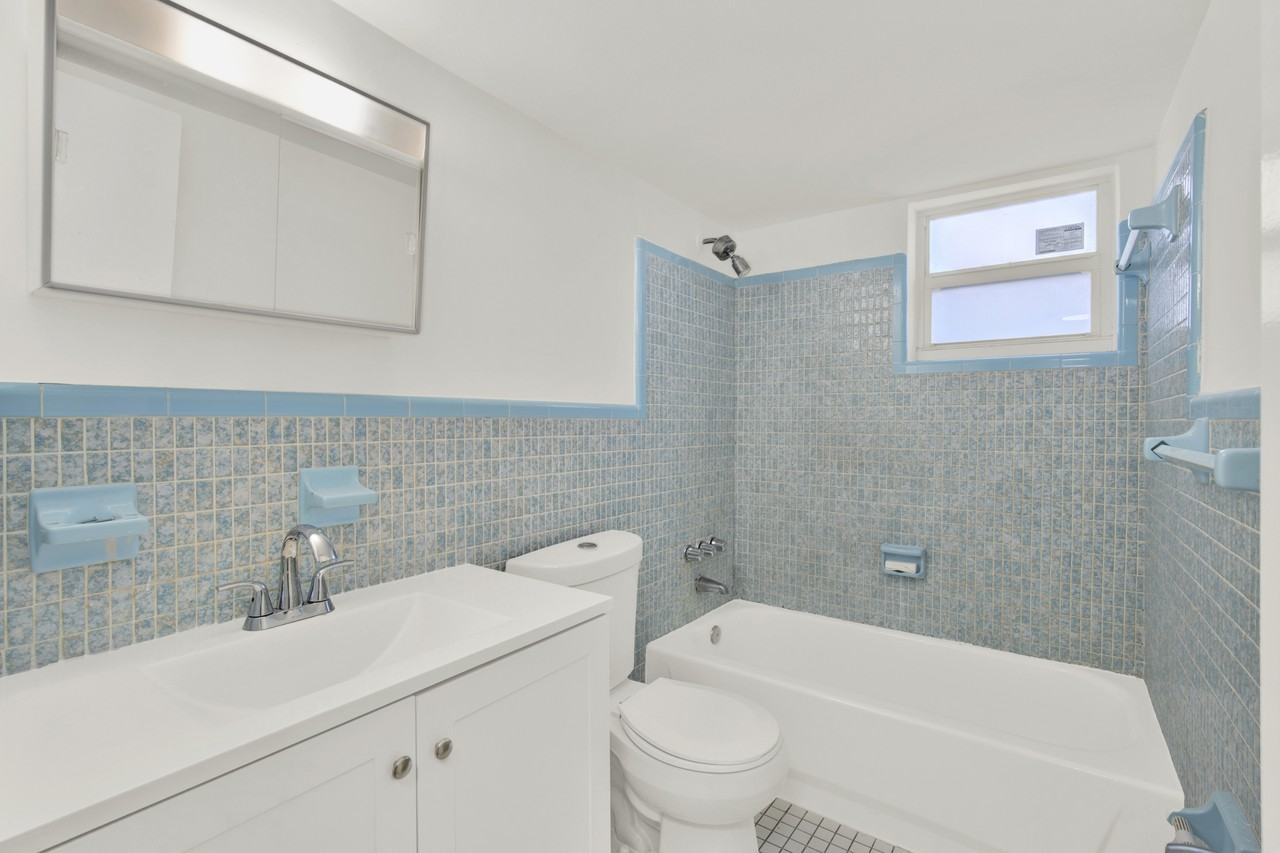 2726 SW 21 St. - Photo 6 of 23