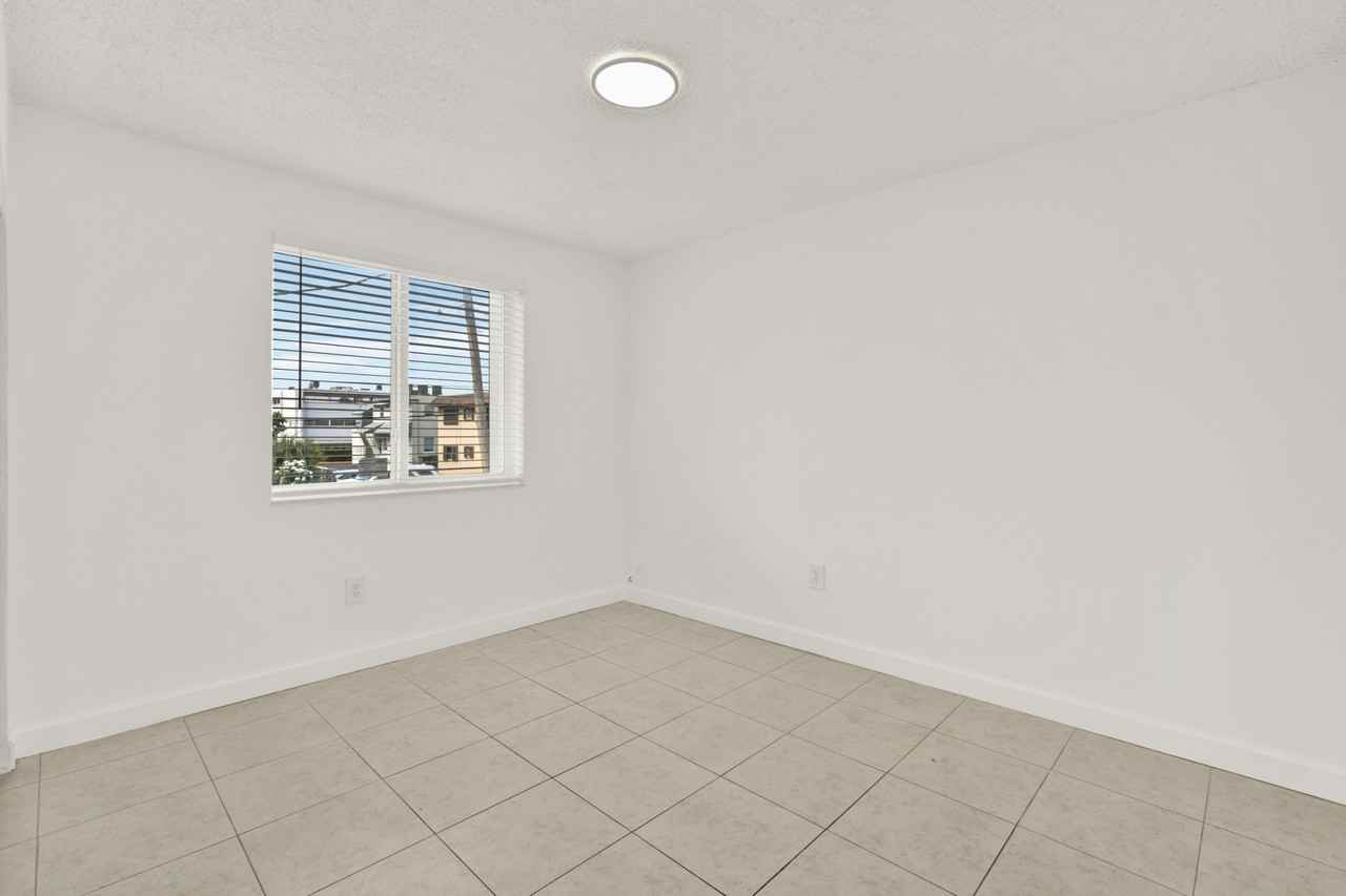 2726 SW 21 St. - Photo 7 of 23