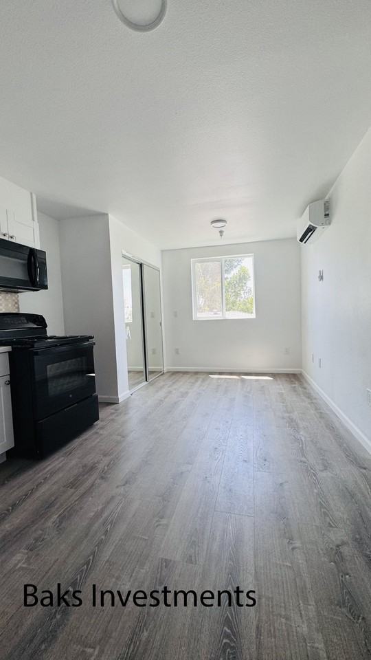 11460 Killion St - Photo 2 of 18