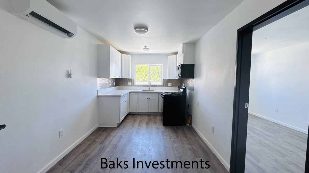 11460 Killion St - Photo 3 of 18