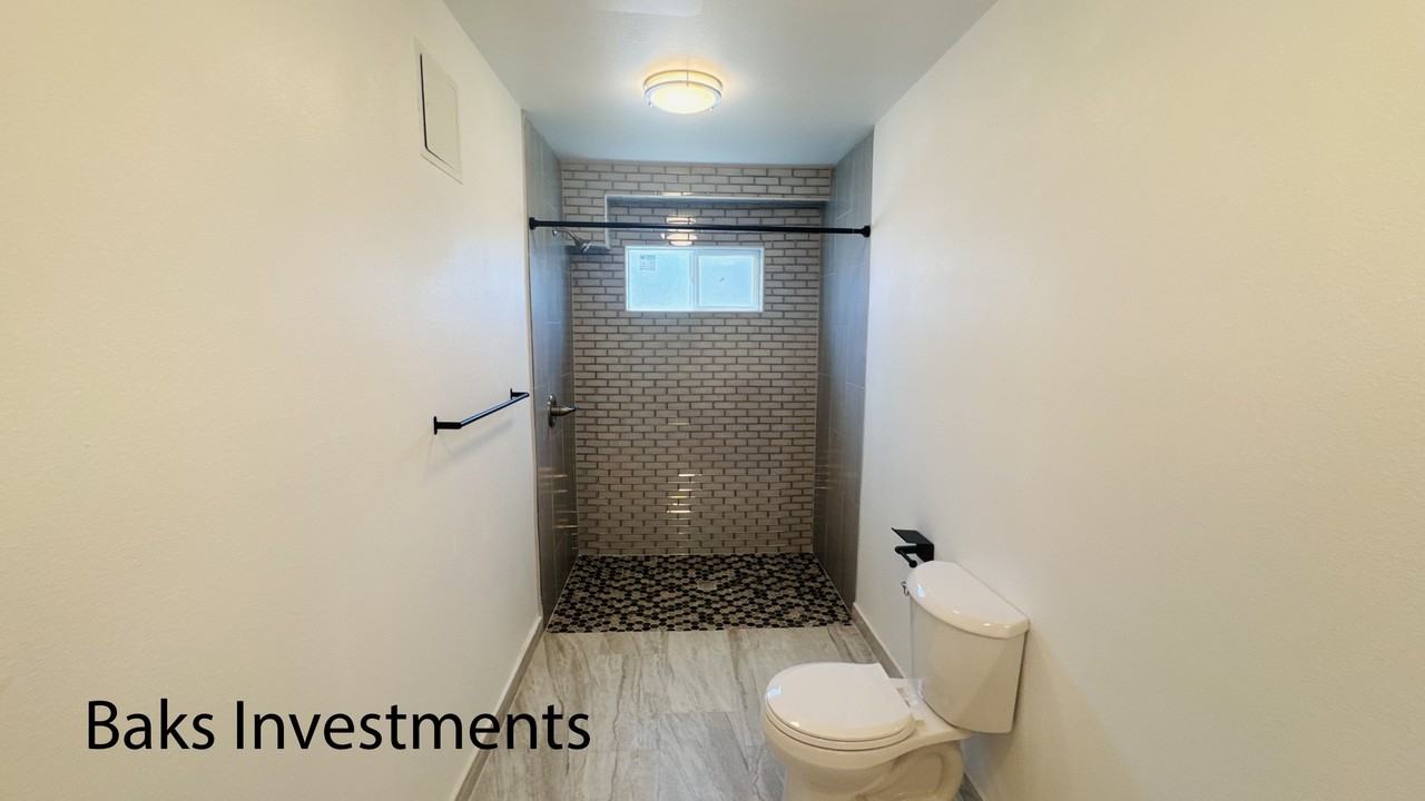 11460 Killion St - Photo 4 of 18