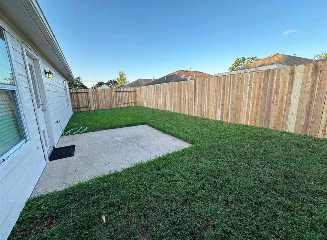 12923 Abide Dr - Photo 2 of 14