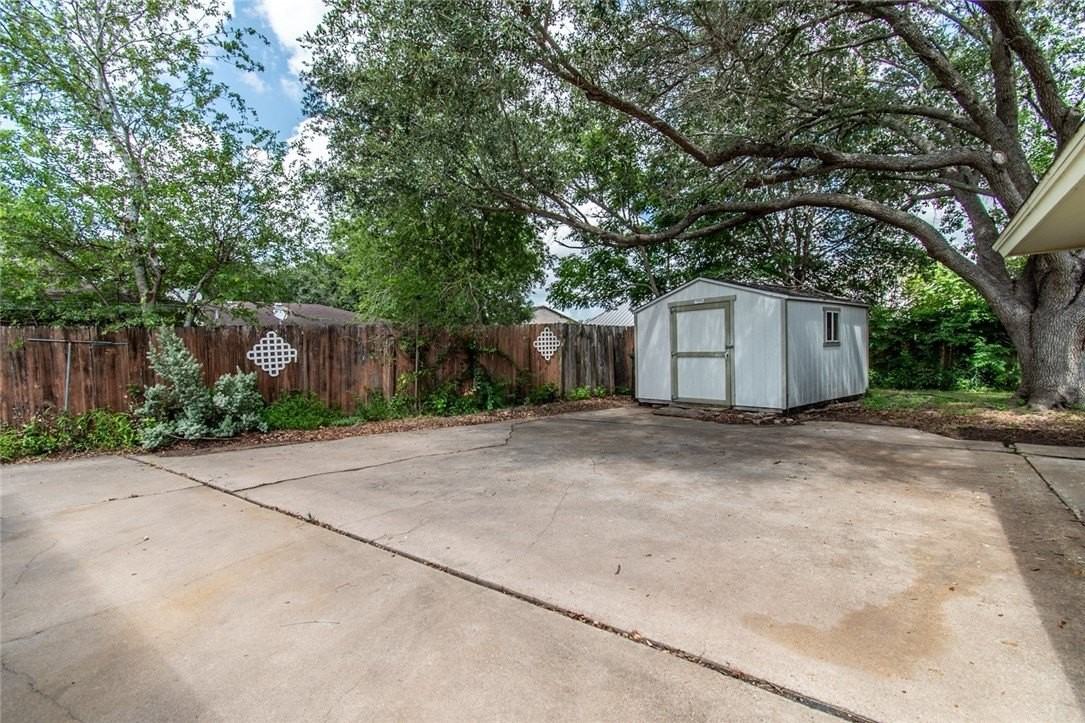 5010 Royalton Drive - Photo 2 of 40