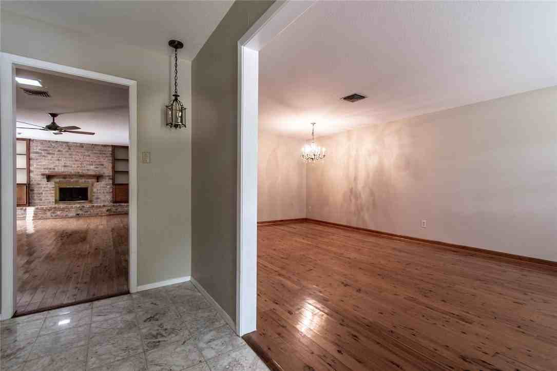 5010 Royalton Drive - Photo 4 of 40