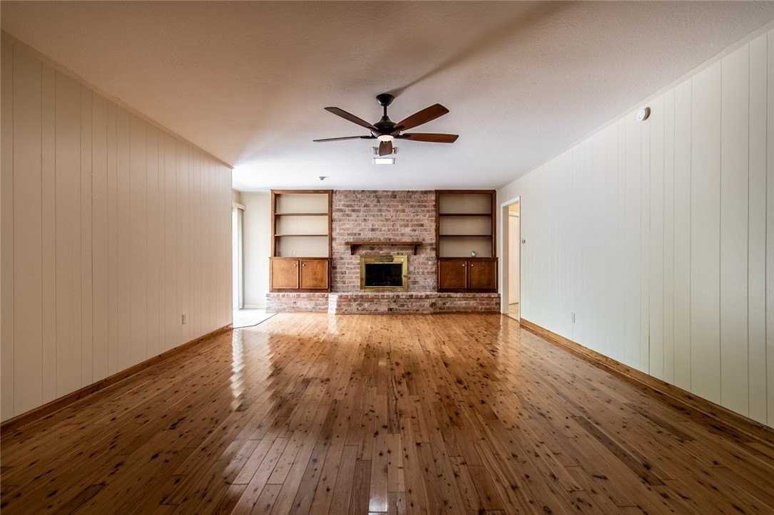 5010 Royalton Drive - Photo 5 of 40