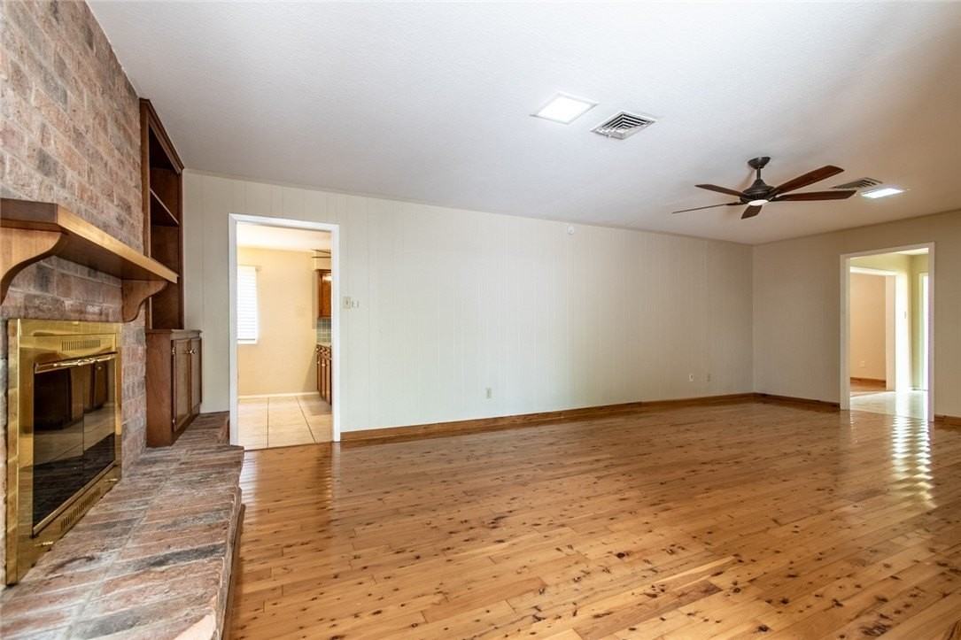 5010 Royalton Drive - Photo 6 of 40