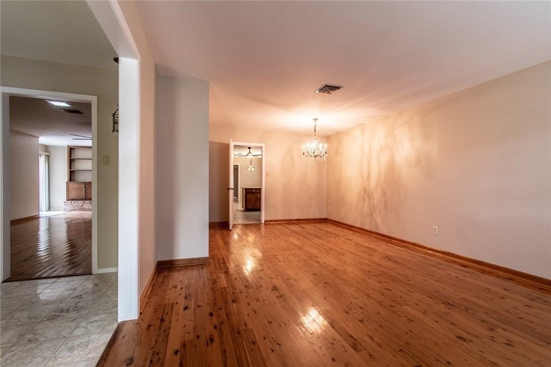 5010 Royalton Drive - Photo 7 of 40