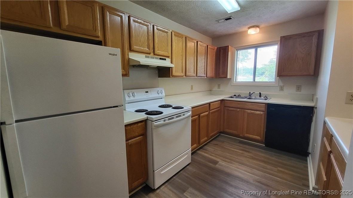 2380 Oak St - Photo 3 of 7