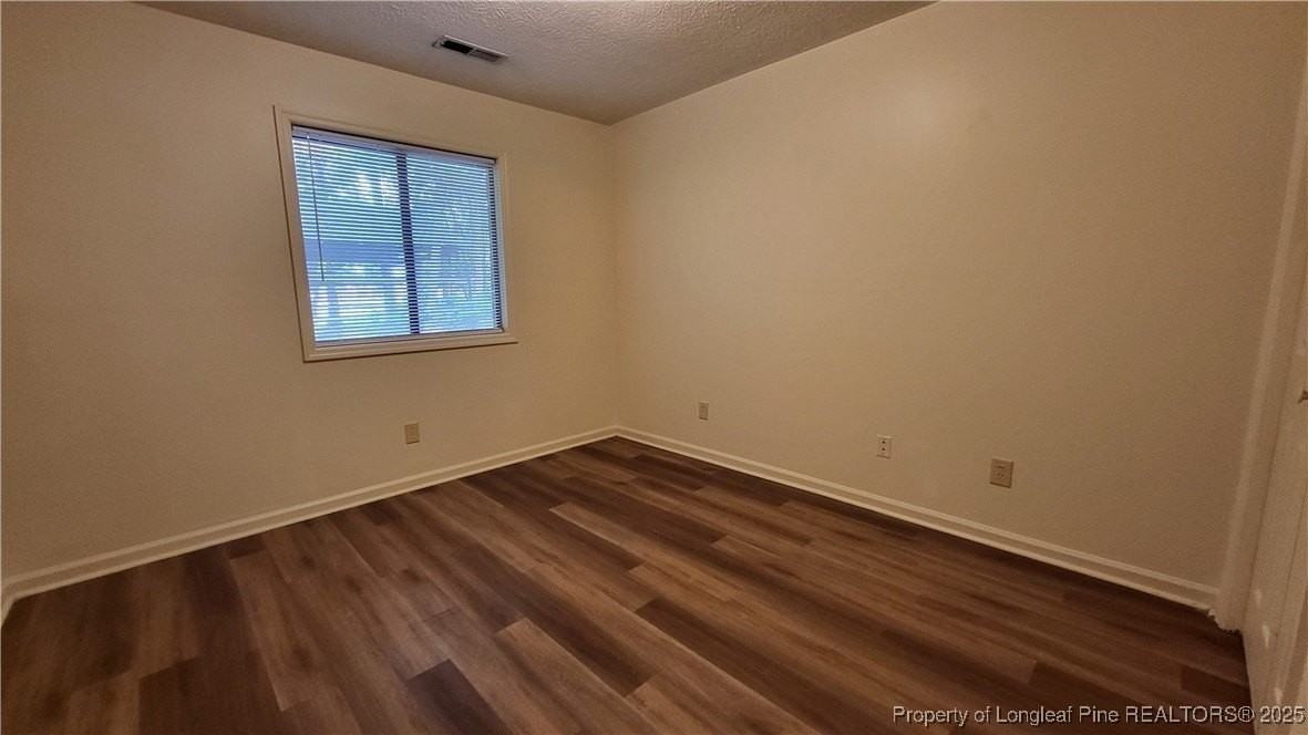 2380 Oak St - Photo 6 of 7