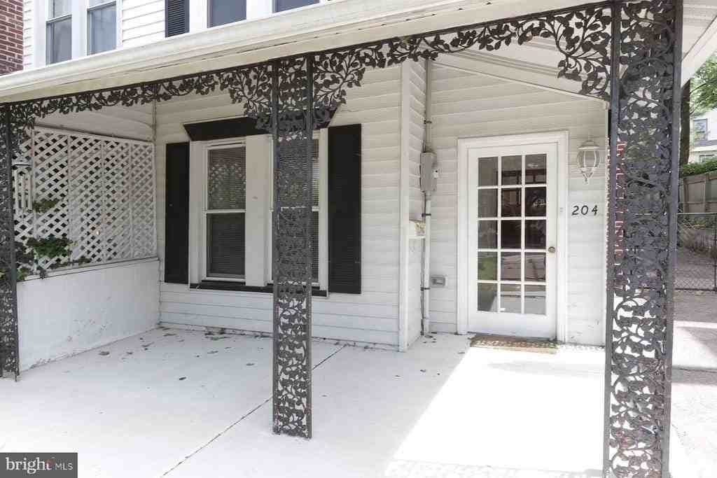 204 Lakeview Ave - Photo 2 of 31