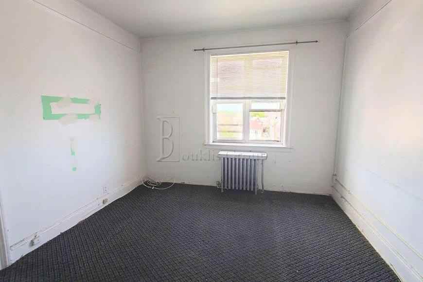10121 Rockaway Blvd - Photo 3 of 7