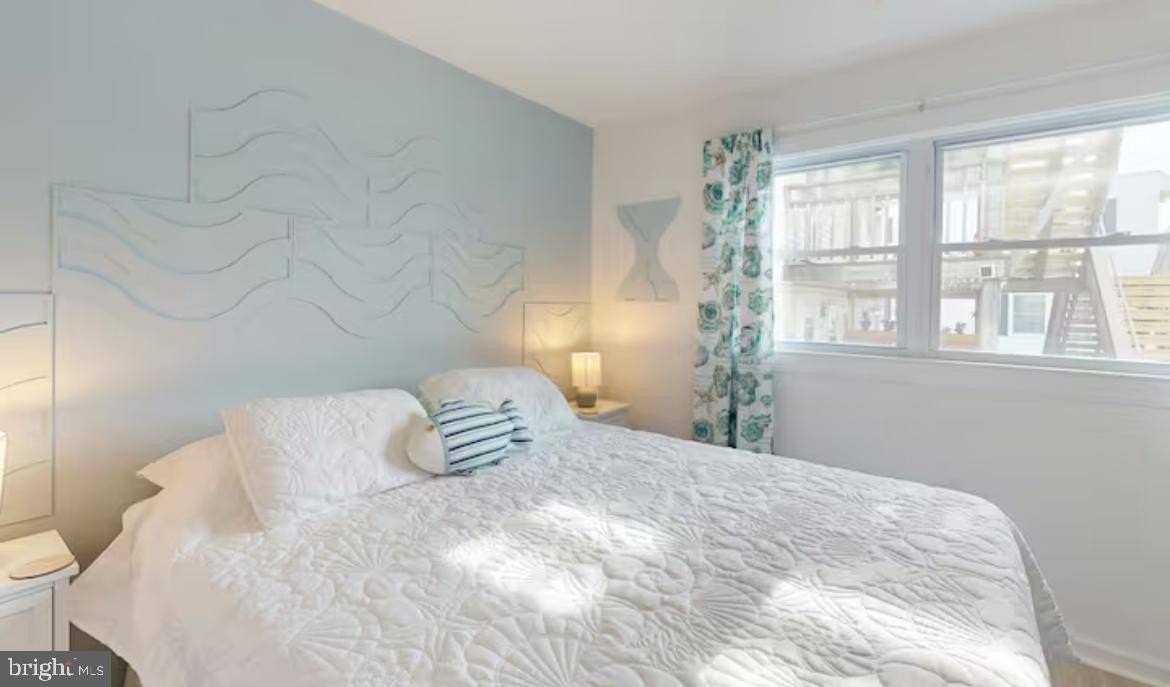 327 Robin Dr - Photo 4 of 6