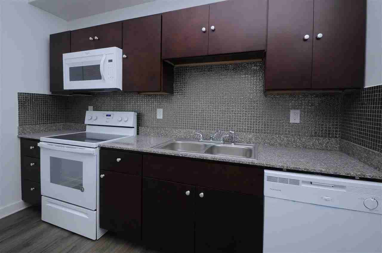 528 E Parkway N #15 - Photo 7 of 15