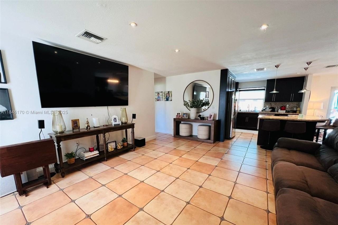 8040 Sw 196th Ter #0 - Photo 4 of 29