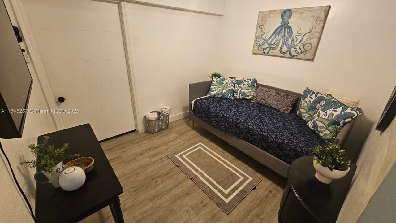 1836 Roosevelt St #2 - Photo 5 of 19