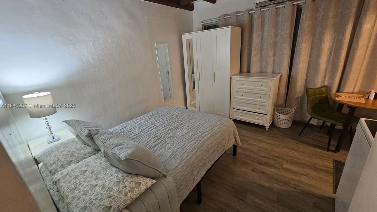 1836 Roosevelt St #2 - Photo 7 of 19