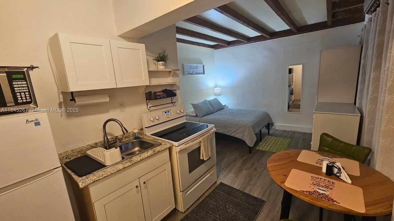 1836 Roosevelt St #2 - Photo 2 of 19