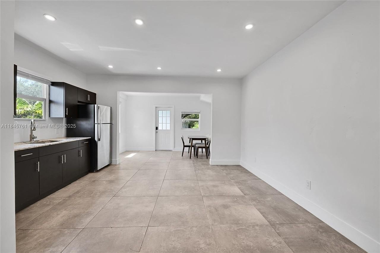 21 Ne 48th St #21 - Photo 7 of 32