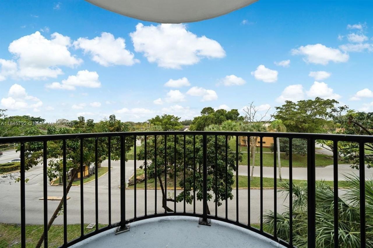 2611 Nw 56th Ave #428 - Photo 4 of 7