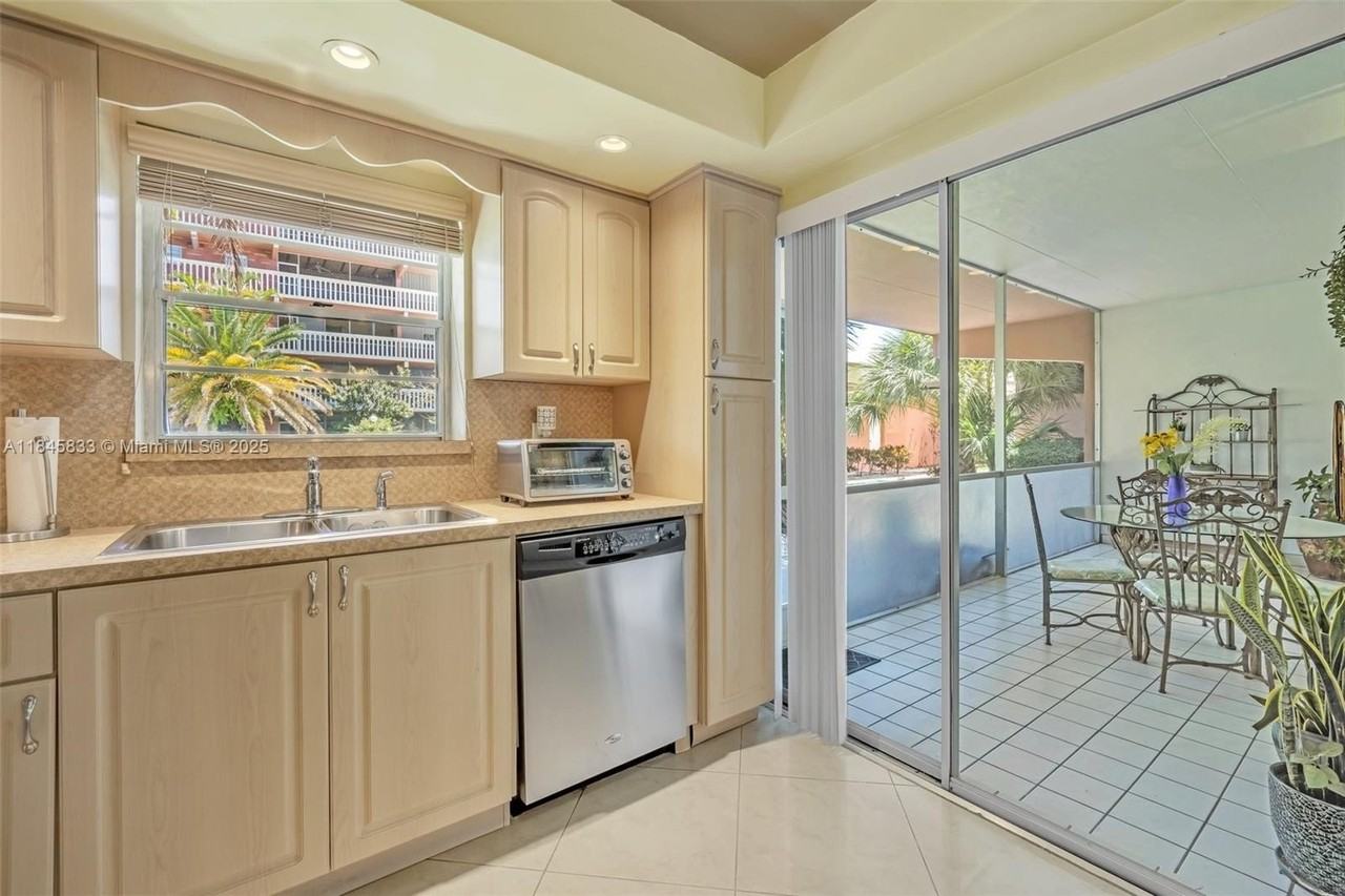 200 Northeast 12th Avenue #3A - Photo 4 of 30