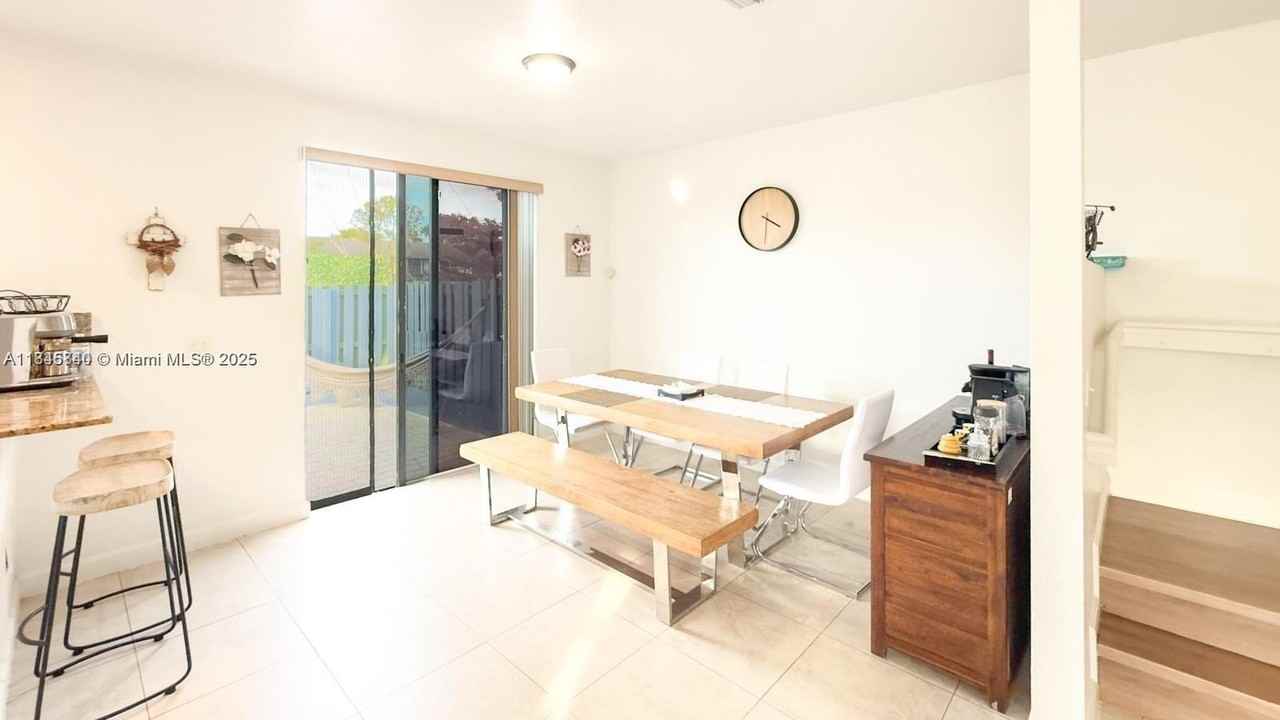 1001 Ne 208th St - Photo 7 of 33