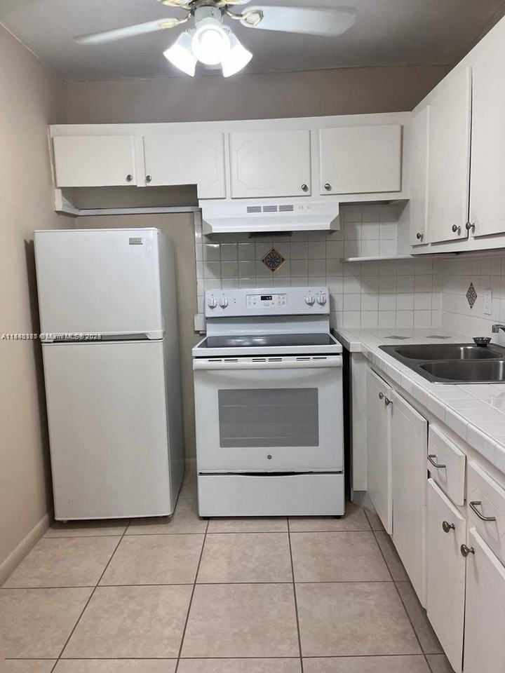 145 Canterbury a #145 - Photo 2 of 31