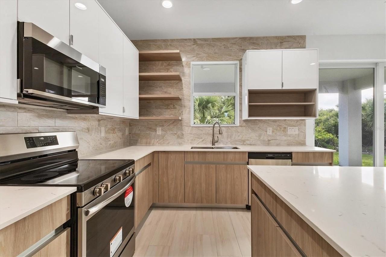 299 Australian Dr - Photo 4 of 30