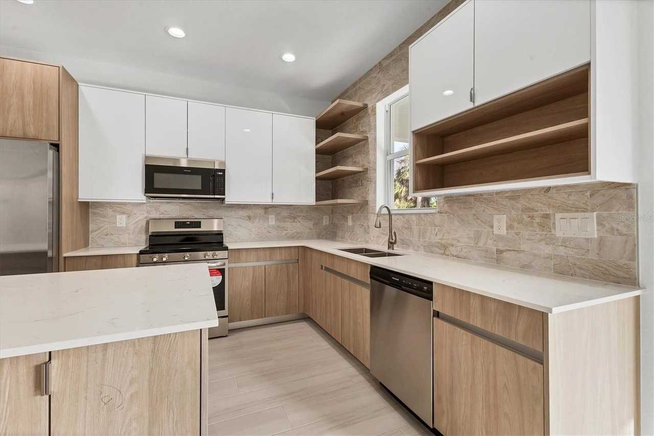 299 Australian Dr - Photo 5 of 30