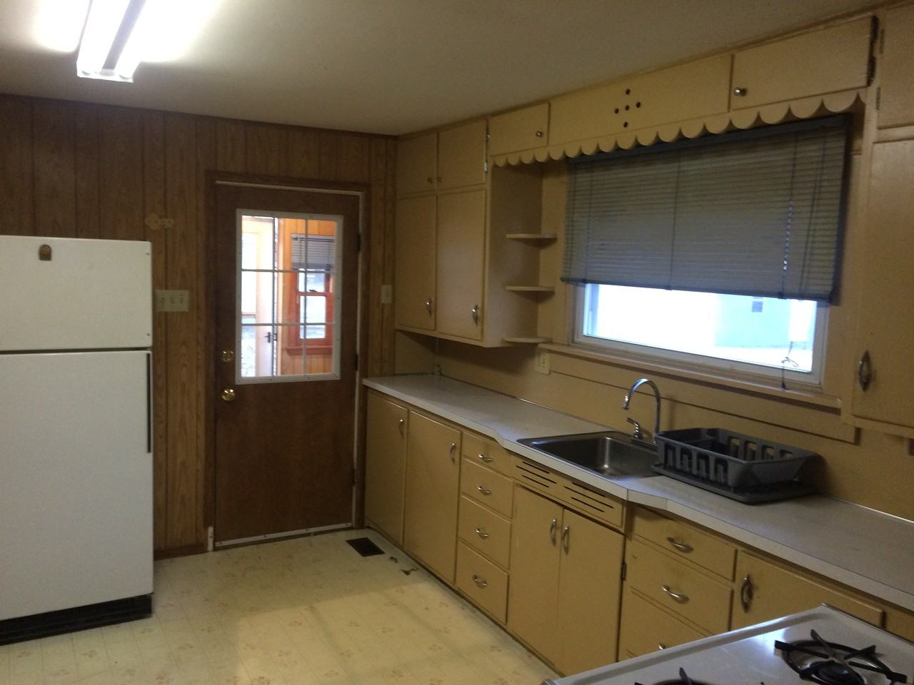 910 North Rd - Photo 3 of 8