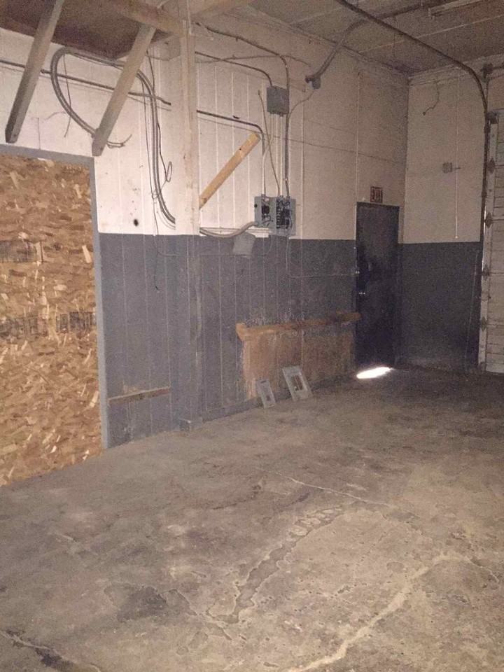 21158 OR-99E - Photo 2 of 7