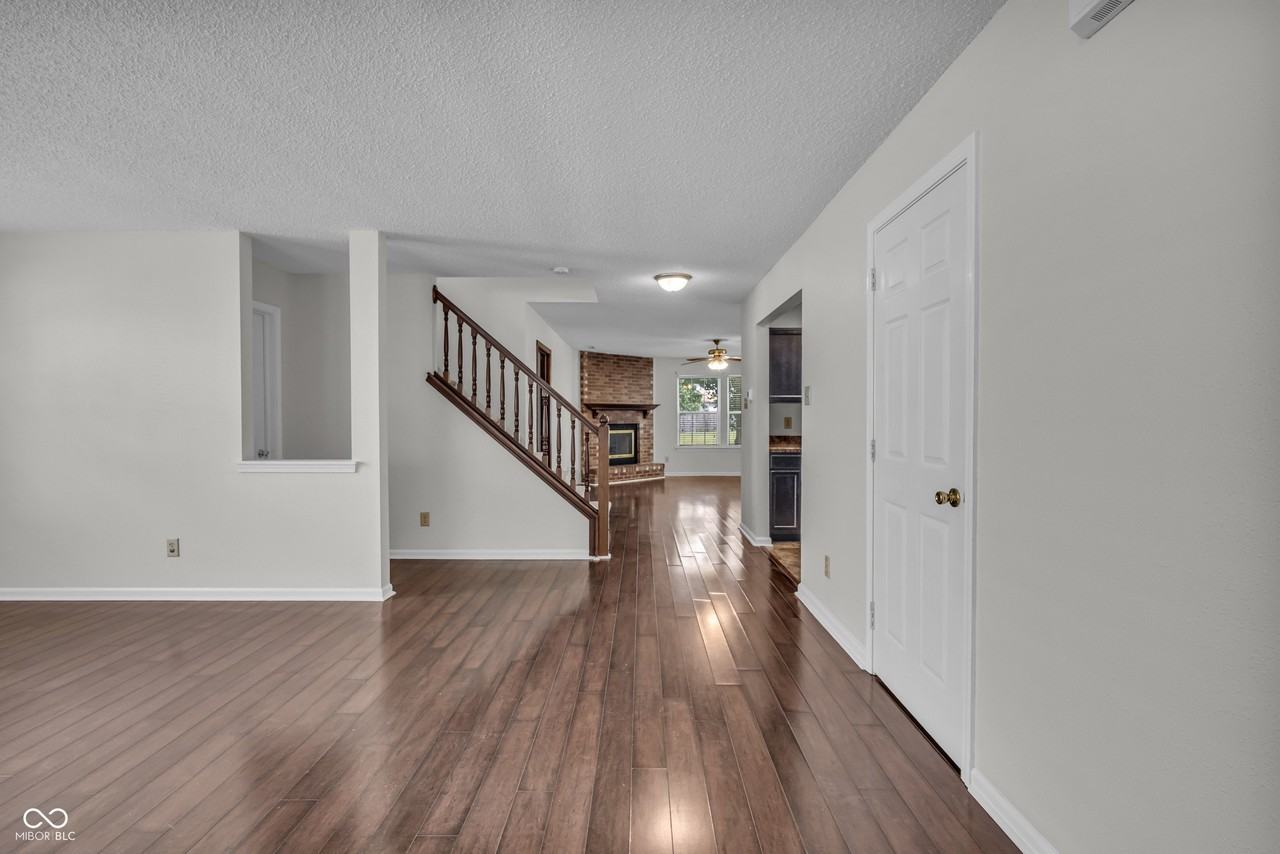 10187 Hatherley Way - Photo 4 of 43