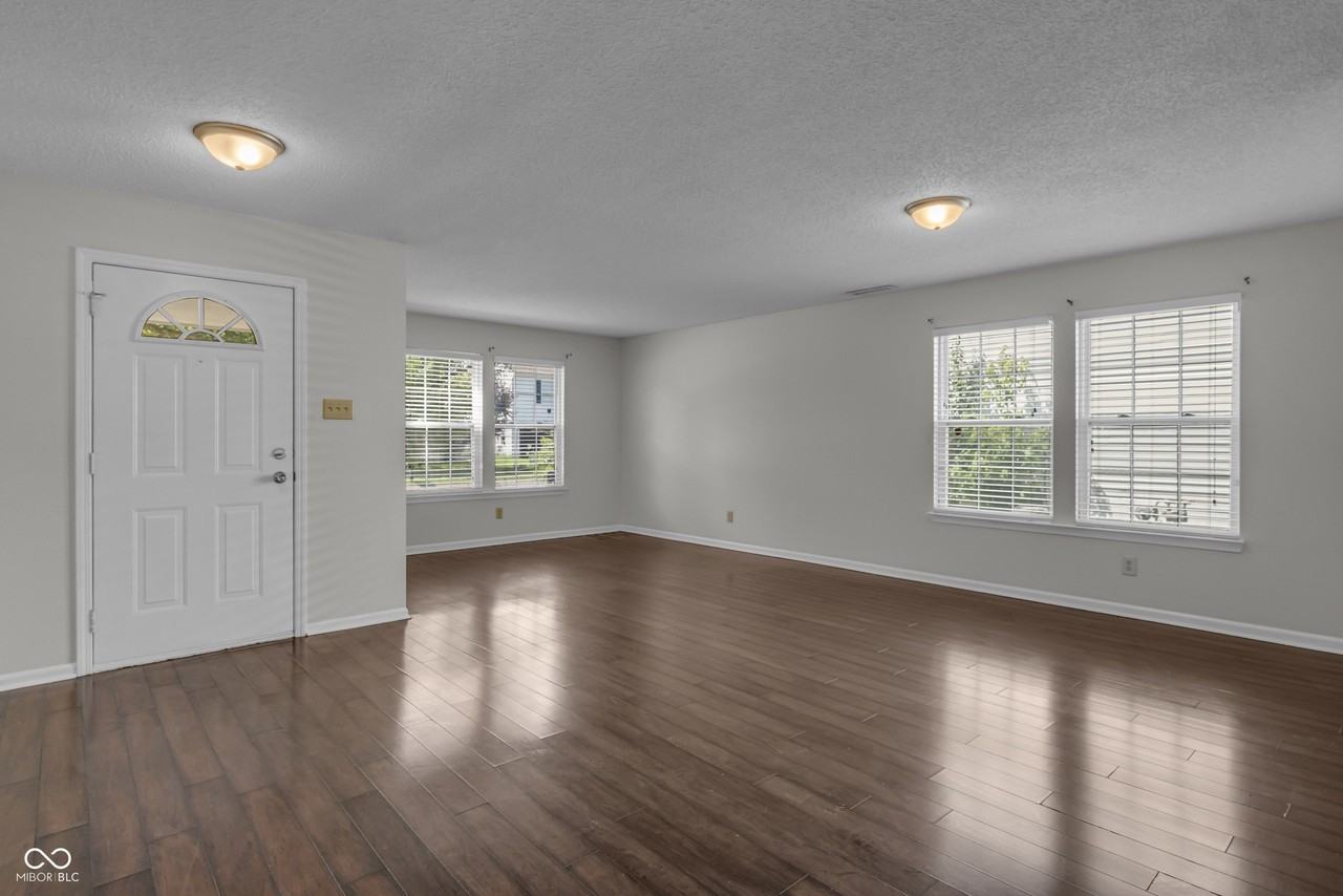 10187 Hatherley Way - Photo 5 of 43