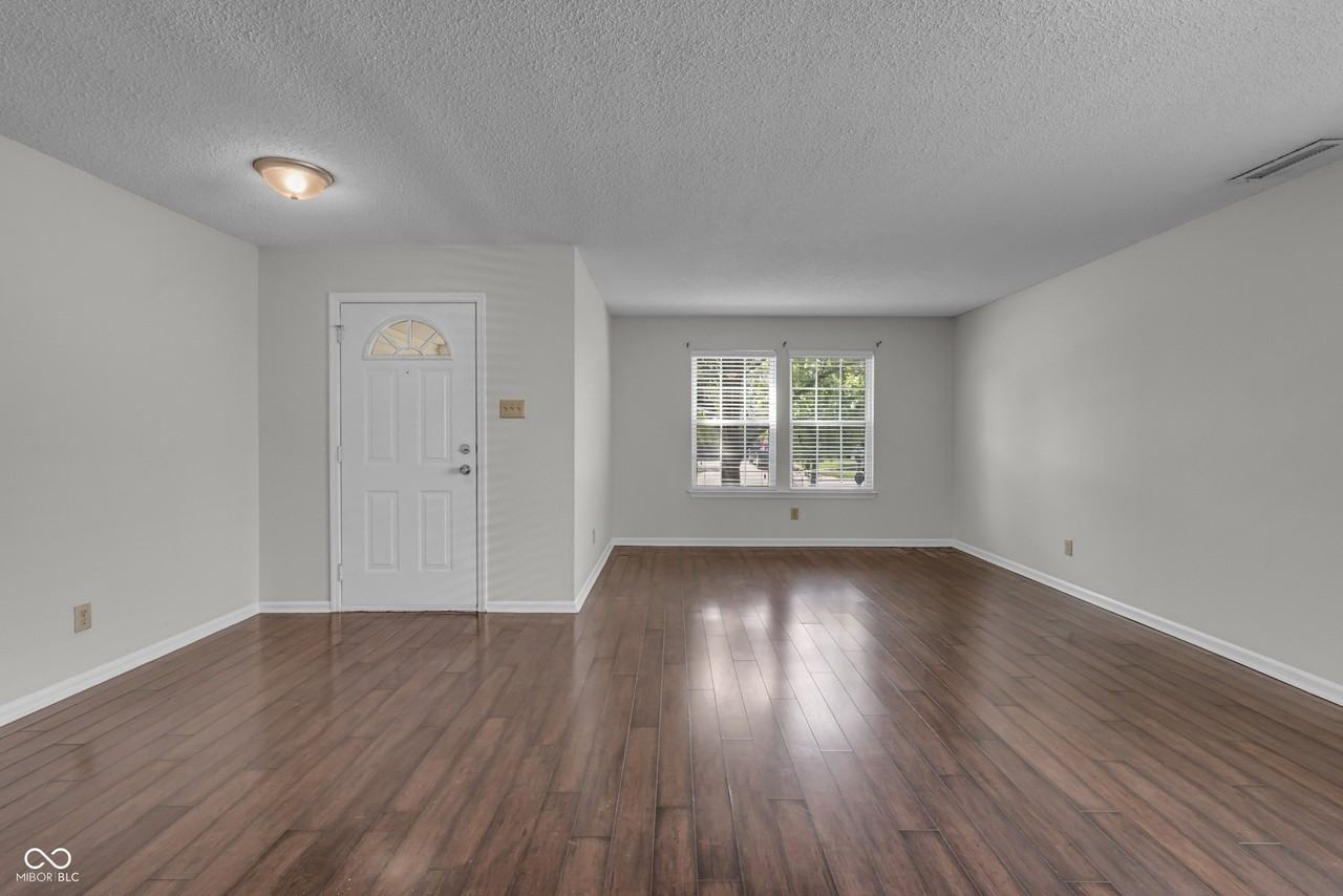 10187 Hatherley Way - Photo 6 of 43