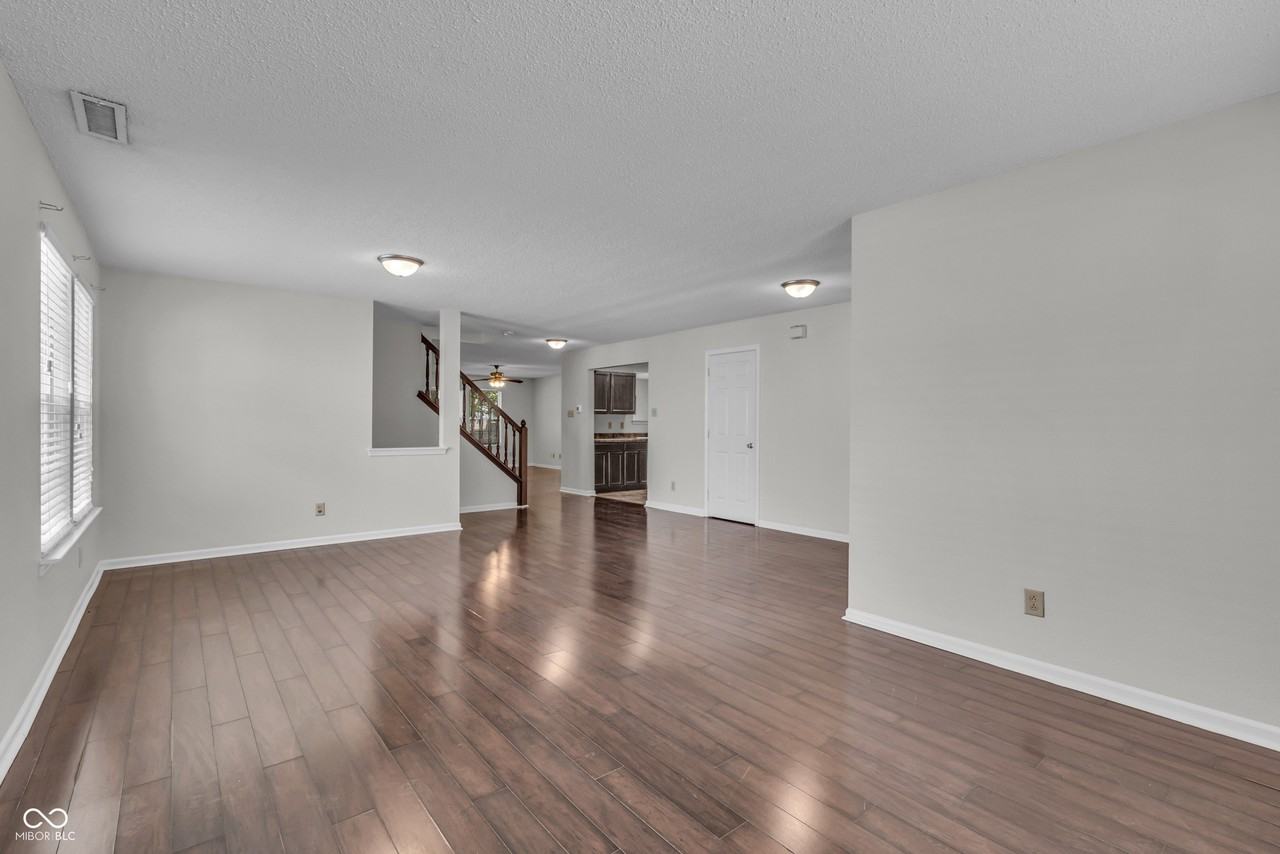 10187 Hatherley Way - Photo 7 of 43