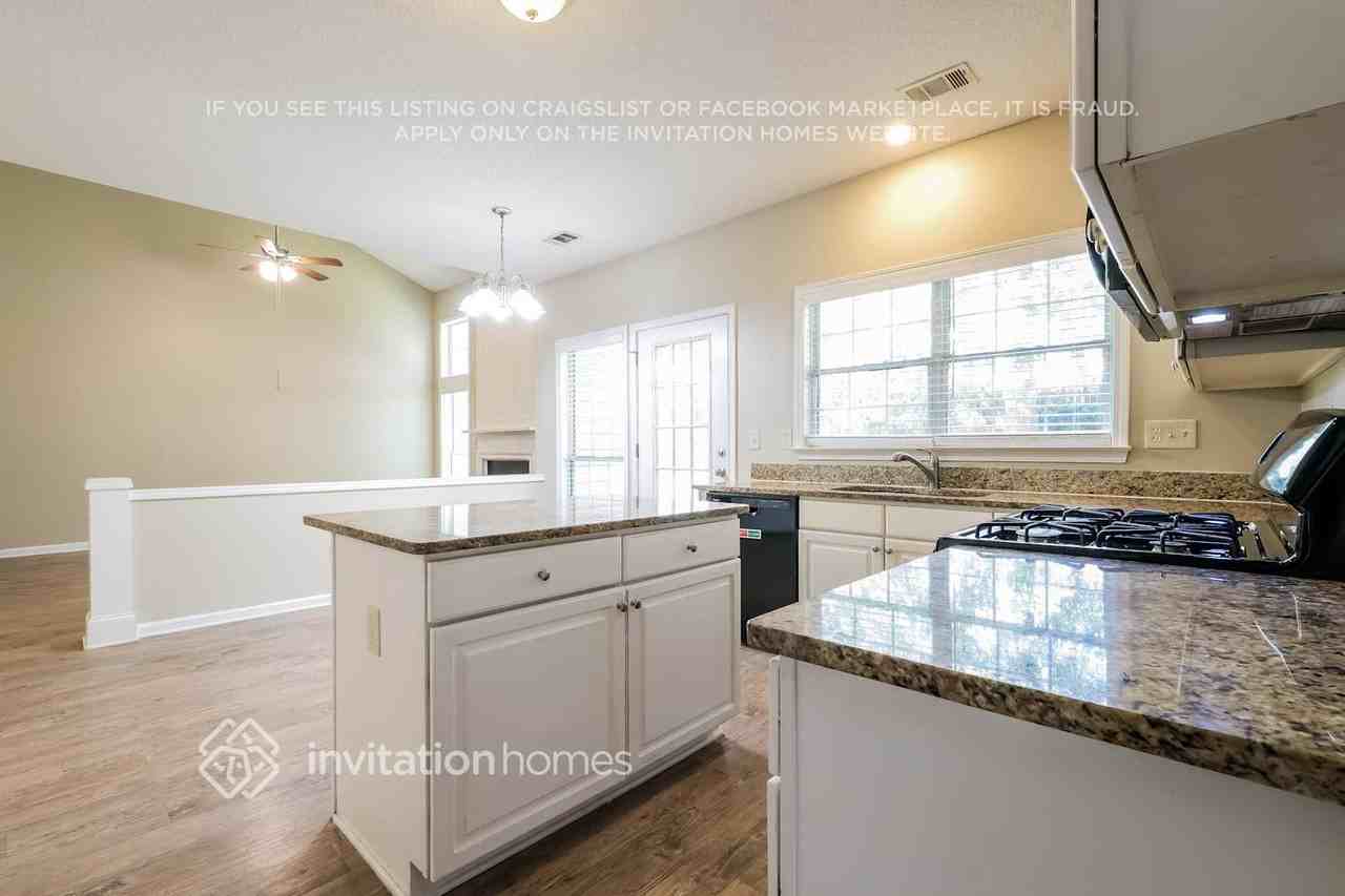 130 Lyndhurst Ct - Photo 7 of 18