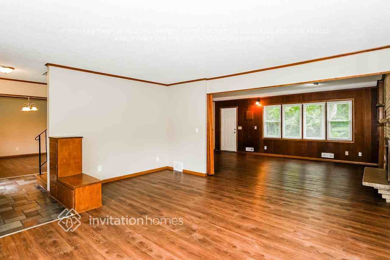 5245 Triton Dr - Photo 5 of 18