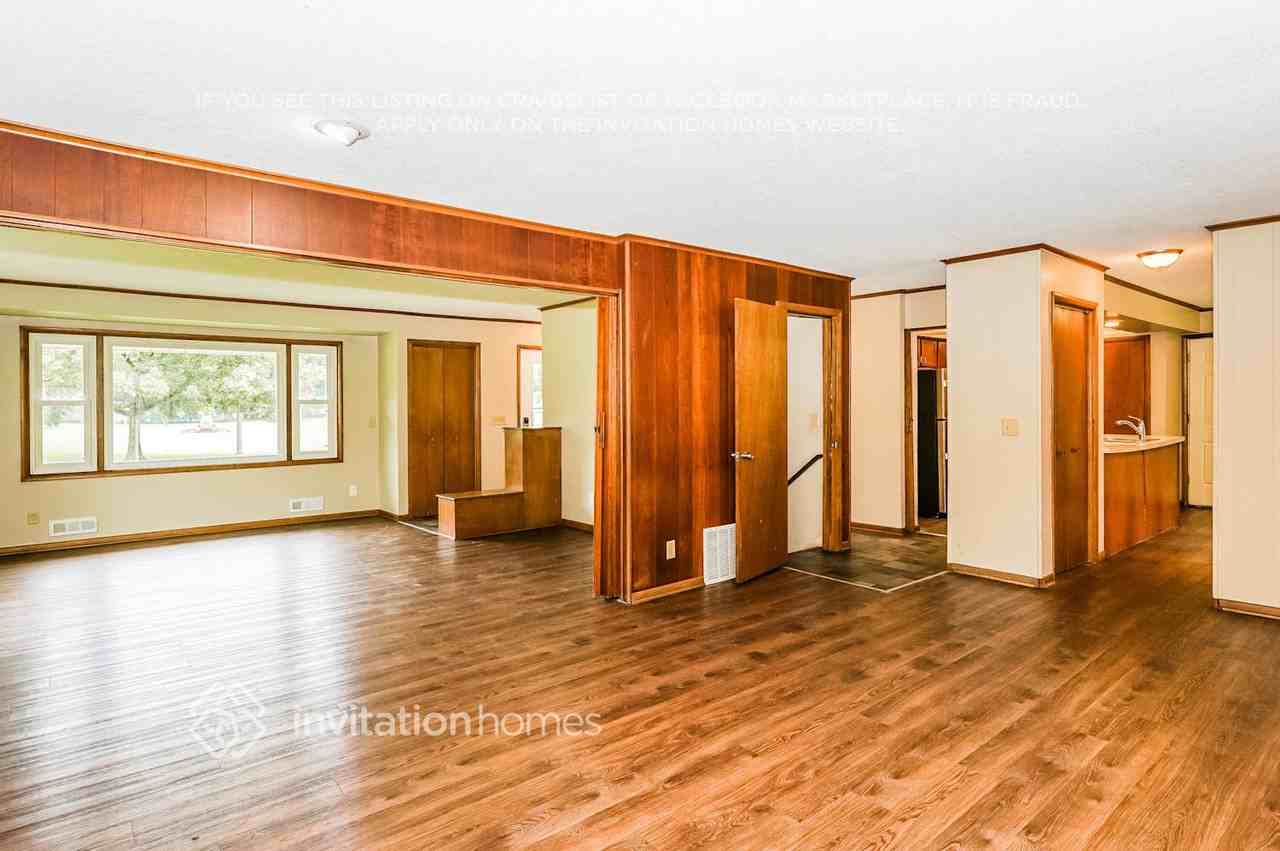 5245 Triton Dr - Photo 6 of 18