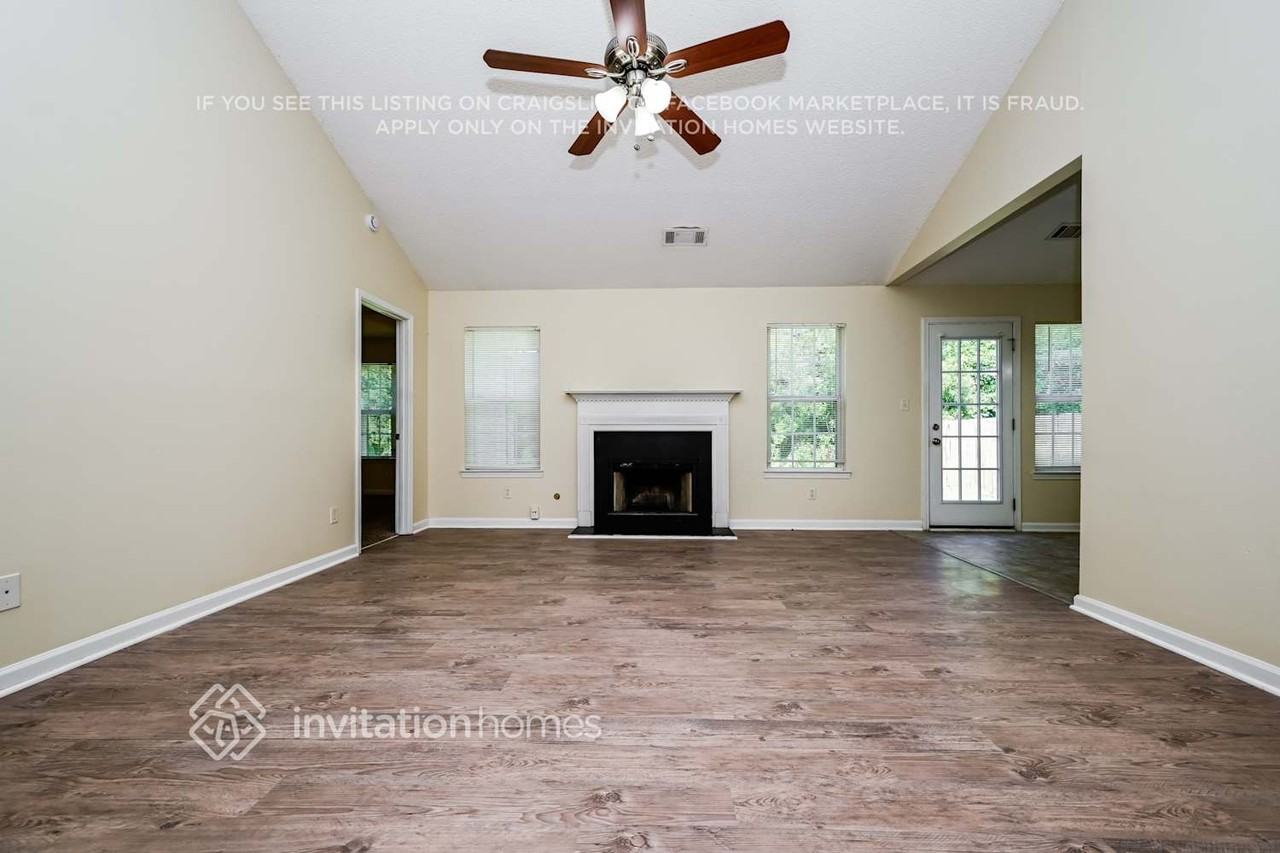 8040 Highland Pkwy - Photo 3 of 17
